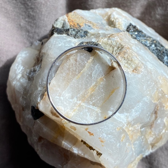 Keepsake 10k white gold wedding ring - Picture 4 of 4